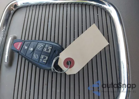 2015 Chrysler Town & Country Touring-L из США, поврежденный, VIN 2C4RC1CG8FR657608